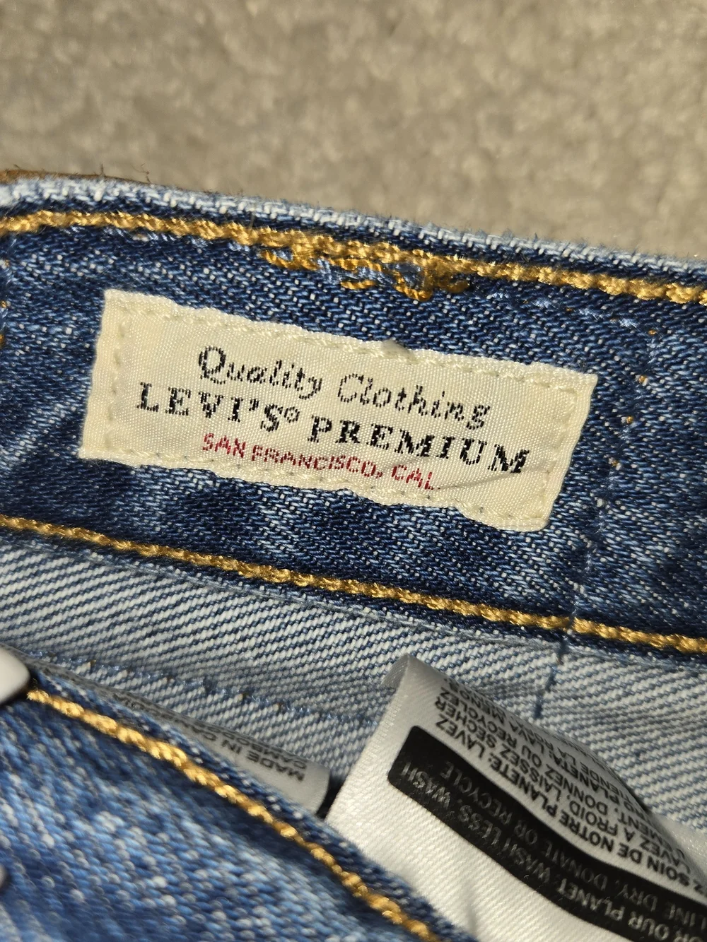 LEVI'S Straight Skinny Jeans in Dark Blue with Distressed Womens Size 4